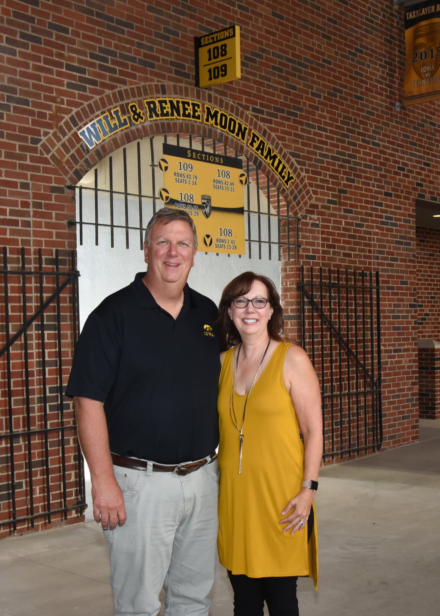 Picture of Will and Renee Moon at Their Memorial Gate